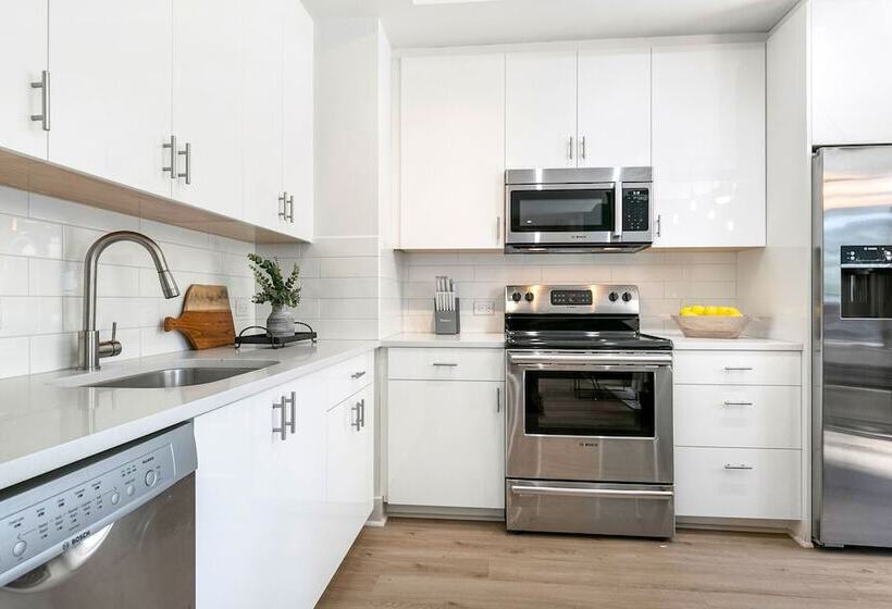 Chic 4bed Oasis Steps From French Quarter Magic!