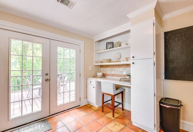Chic Atlanta Retreat W/ Patio & Outdoor Dining!