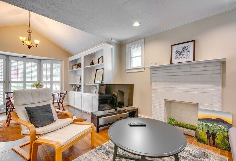Chic Atlanta Retreat W/ Patio & Outdoor Dining!