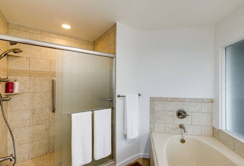 Chic Flagstaff Retreat W/ Fireplace & Patio!