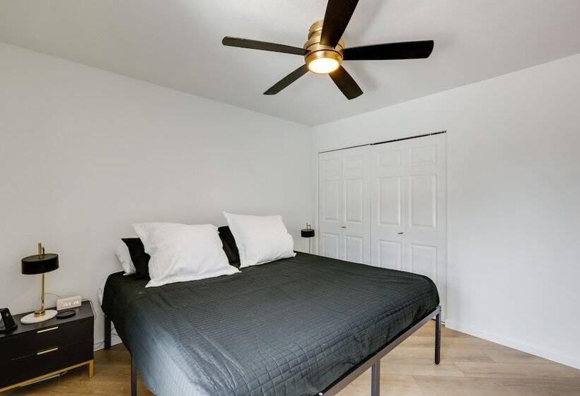 Chic Flagstaff Retreat W/ Fireplace & Patio!