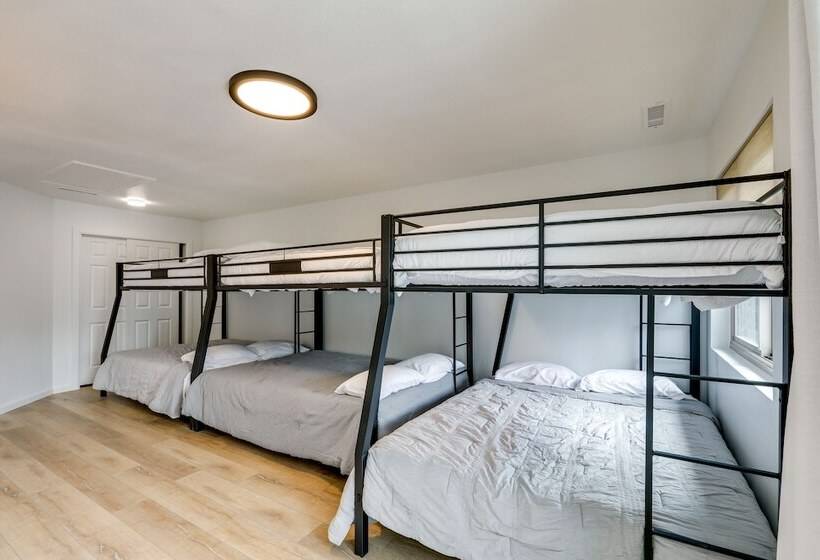 Chic Flagstaff Retreat W/ Fireplace & Patio!