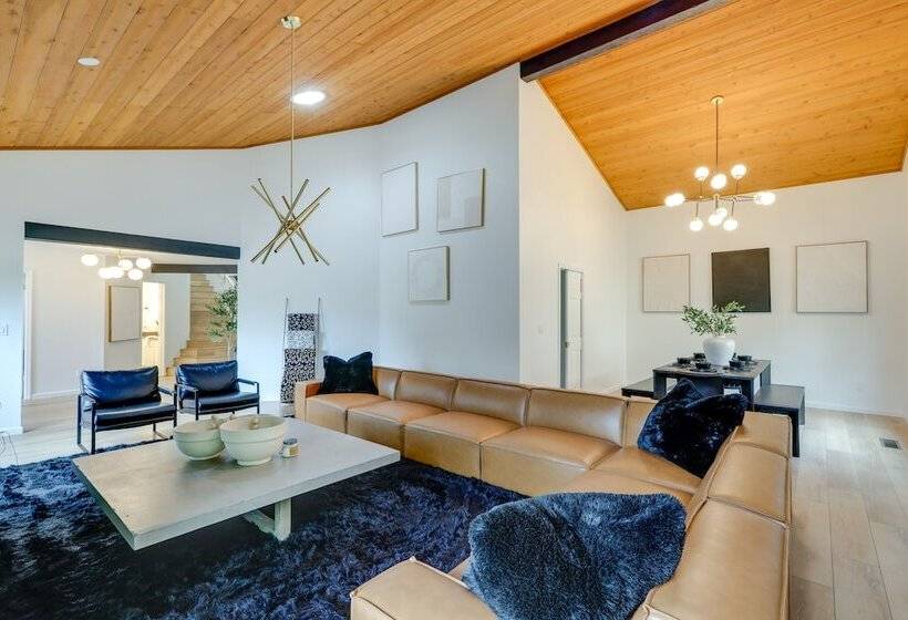 Chic Flagstaff Retreat W/ Fireplace & Patio!