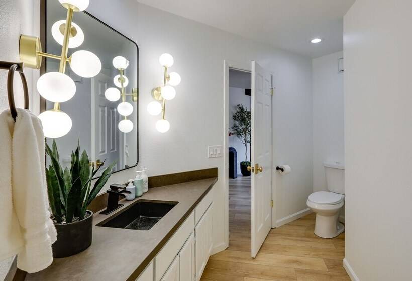 Chic Flagstaff Retreat W/ Fireplace & Patio!