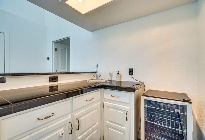 Texas Family Friendly Escape W/ Pool: Near Lake!