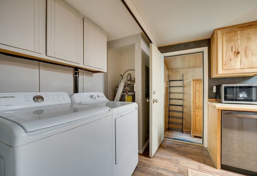 Cle Elum Cabin: Spacious Yard W/ Atv Trail Access!