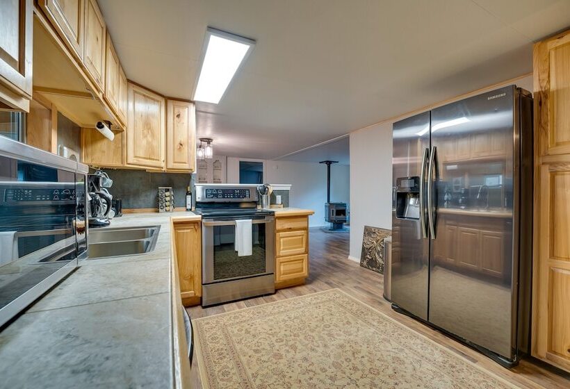 Cle Elum Cabin: Spacious Yard W/ Atv Trail Access!