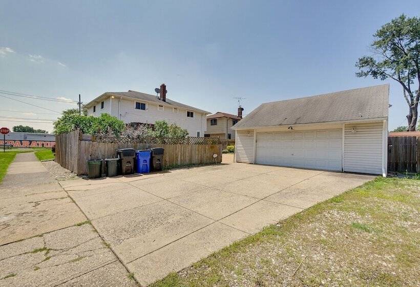 Cleveland Vacation Rental: Minutes To Downtown!