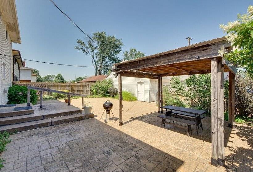 Cleveland Vacation Rental: Minutes To Downtown!