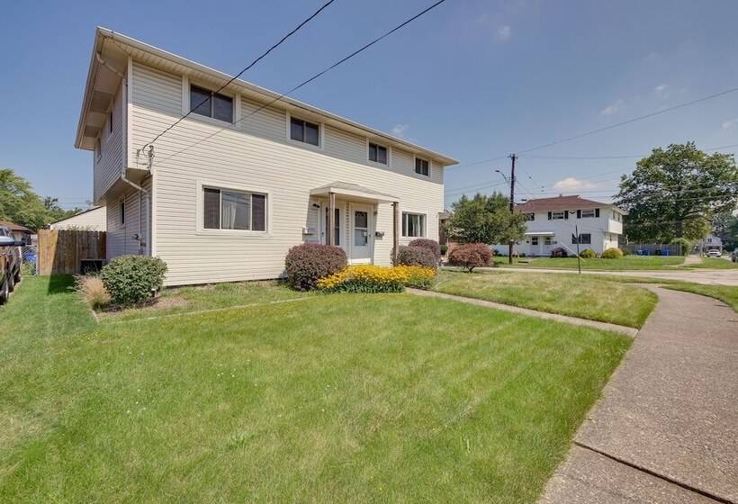 Cleveland Vacation Rental: Minutes To Downtown!