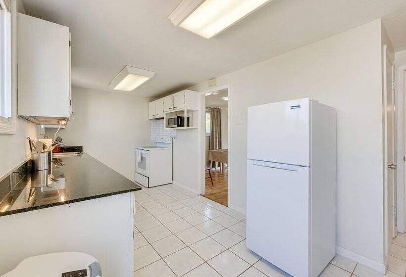 Cleveland Vacation Rental: Minutes To Downtown!