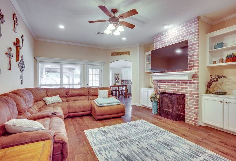 College Station Home W/ Yard ~ 4 Mi To Texas A & M