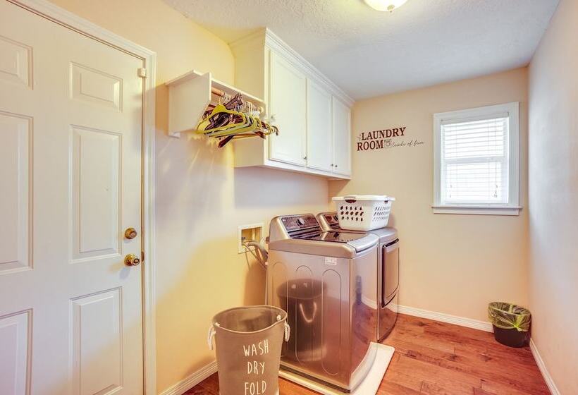 College Station Home W/ Yard ~ 4 Mi To Texas A & M