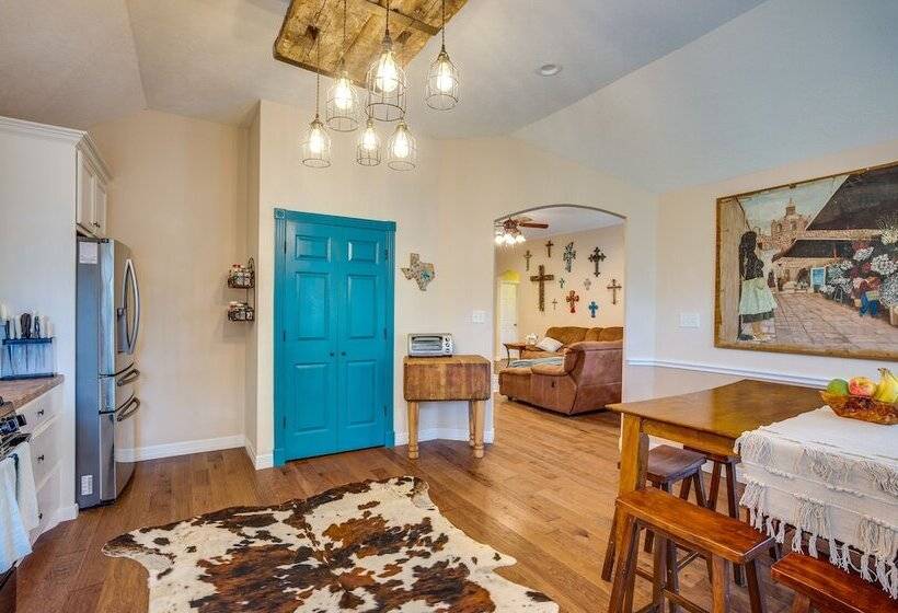 College Station Home W/ Yard ~ 4 Mi To Texas A & M