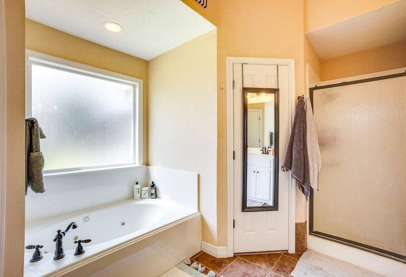 College Station Home W/ Yard ~ 4 Mi To Texas A & M