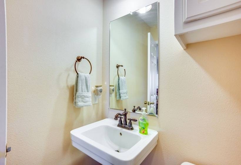 College Station Home W/ Yard ~ 4 Mi To Texas A & M