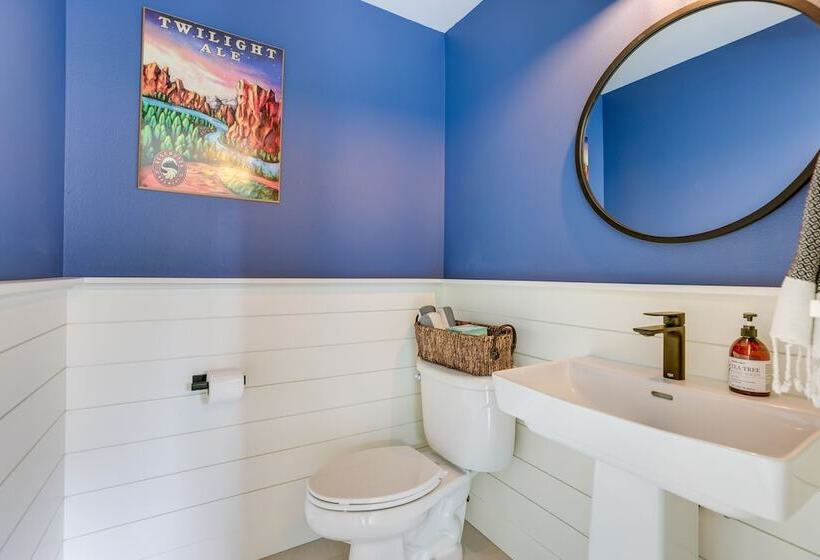 Colorful Bend Home W/ Yard & Fire Pit!