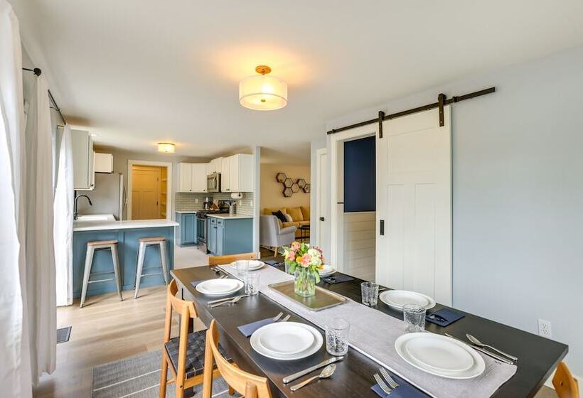 Colorful Bend Home W/ Yard & Fire Pit!