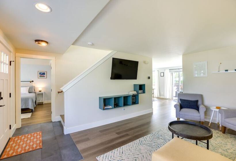 Colorful Bend Home W/ Yard & Fire Pit!