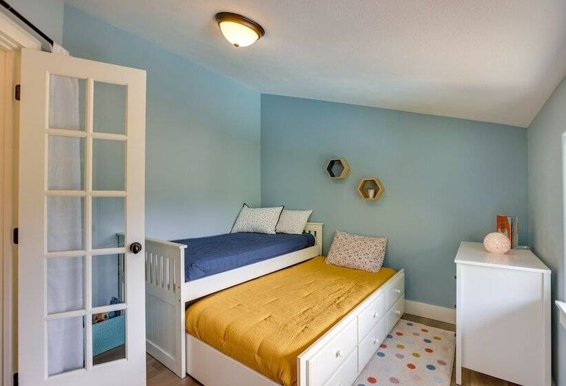 Colorful Bend Home W/ Yard & Fire Pit!