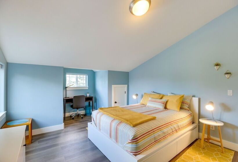 Colorful Bend Home W/ Yard & Fire Pit!