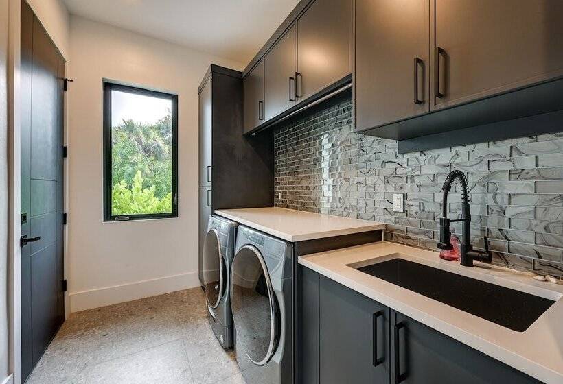 Contemporary Naples Home W/ Outdoor Kitchen & Pool