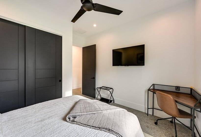 Contemporary Naples Home W/ Outdoor Kitchen & Pool