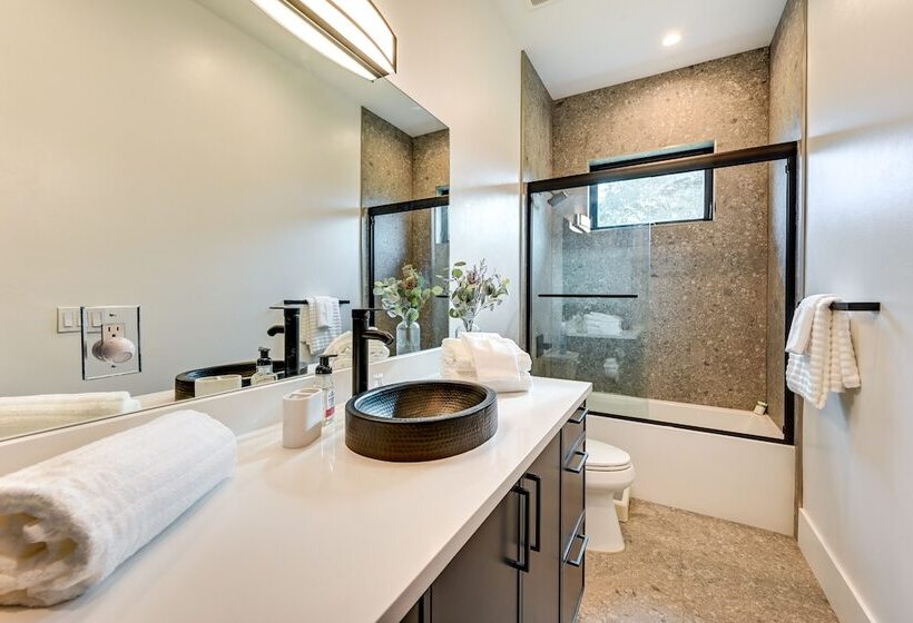 Contemporary Naples Home W/ Outdoor Kitchen & Pool