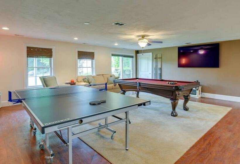 Conway Home W/ Private Hot Tub, Deck & Game Room!