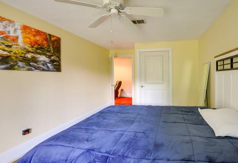 Conway Home W/ Private Hot Tub, Deck & Game Room!