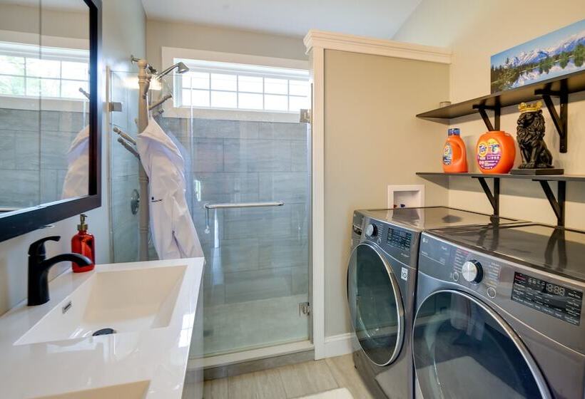 Conway Home W/ Private Hot Tub, Deck & Game Room!