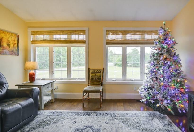 Conway Home W/ Private Hot Tub, Deck & Game Room!