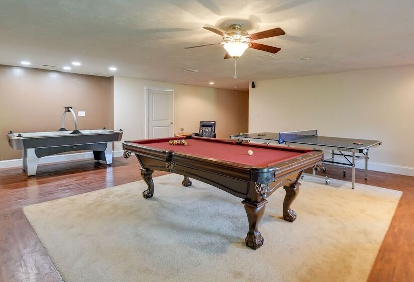 Conway Home W/ Private Hot Tub, Deck & Game Room!
