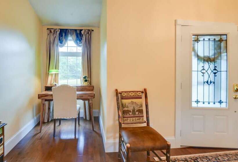 Conway Home W/ Private Hot Tub, Deck & Game Room!