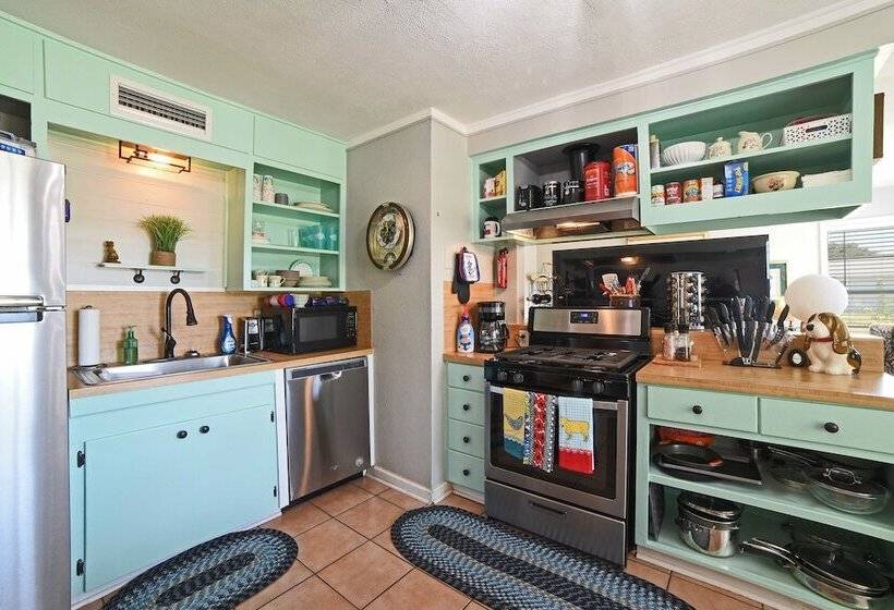 Corpus Christi Home W/ Grill, 3 Blocks To Bay!