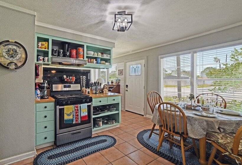 Corpus Christi Home W/ Grill, 3 Blocks To Bay!