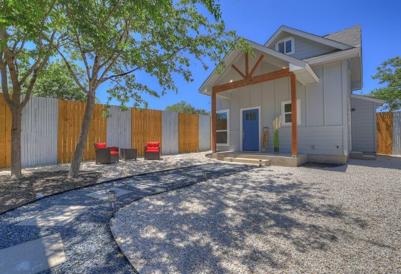 Blue Door Casita Romantic & Cozy