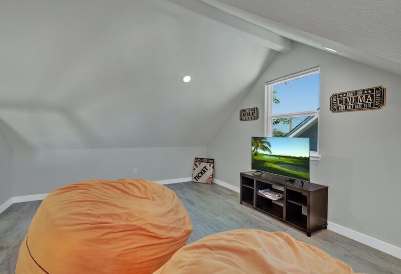 Cozi Combo Bbq Movie Lounge