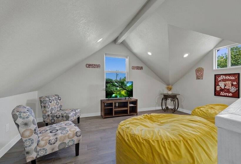 Cozi Combo Bbq Movie Lounge