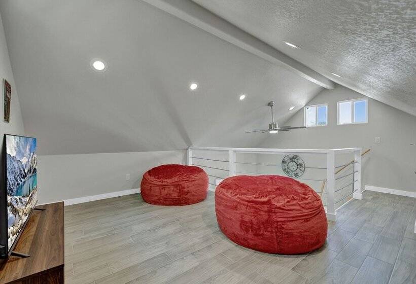 Cozi Combo Bbq Movie Lounge