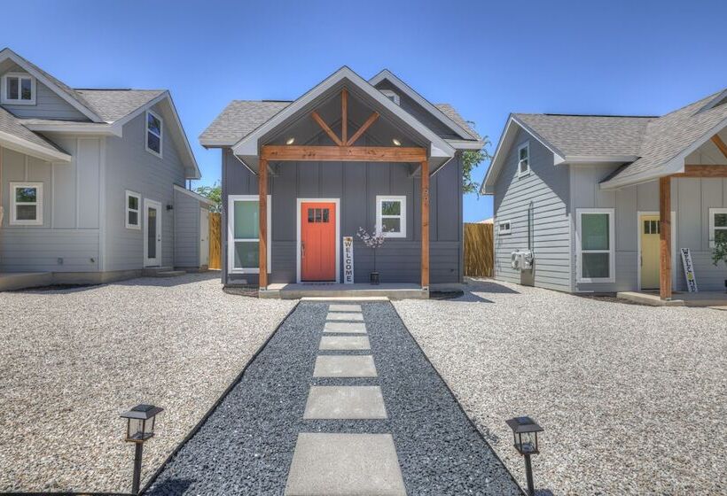 Cozi Combo Bbq Movie Lounge