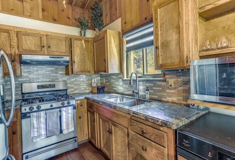 3 Mi To Shaver Lake: Cozy  Bears Hideaway  Cabin!
