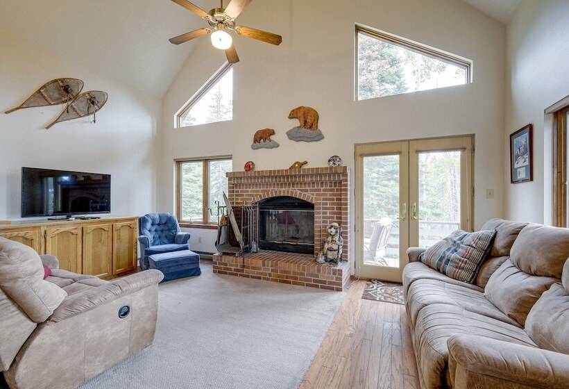 Cozy Cabin W/ Deck & Fireplace In Beaver!