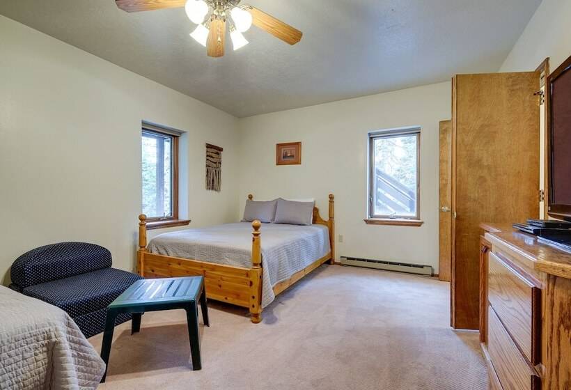 Cozy Cabin W/ Deck & Fireplace In Beaver!