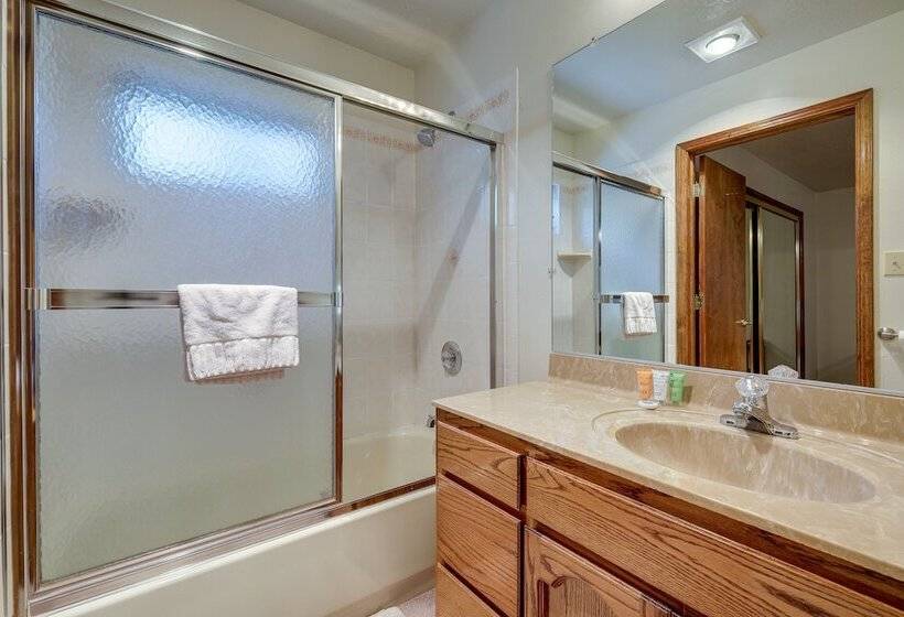 Cozy Cabin W/ Deck & Fireplace In Beaver!