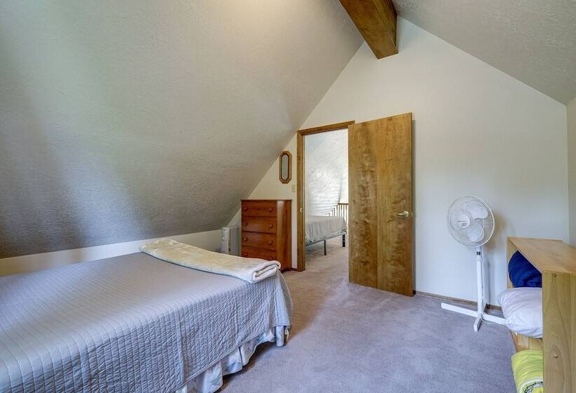 Cozy Cabin W/ Deck & Fireplace In Beaver!