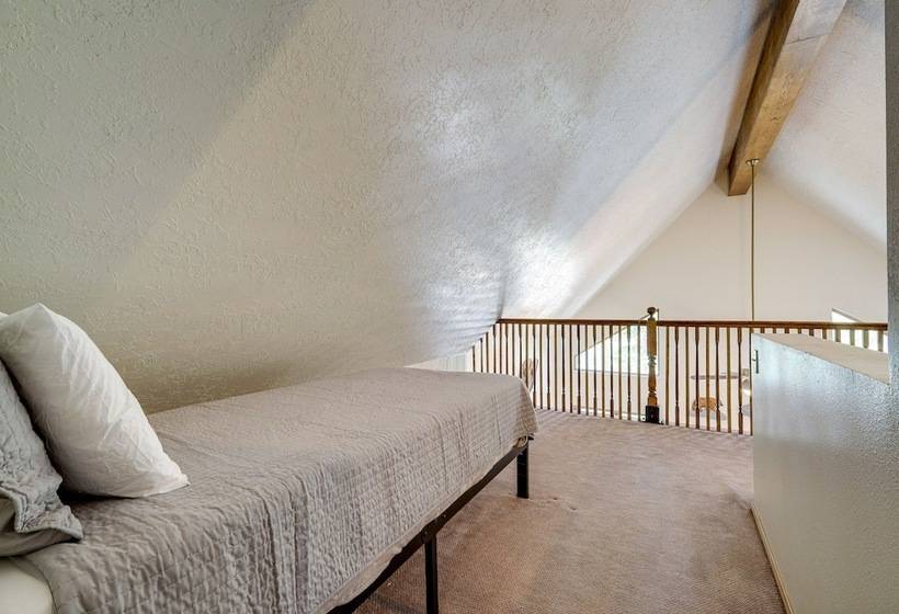 Cozy Cabin W/ Deck & Fireplace In Beaver!