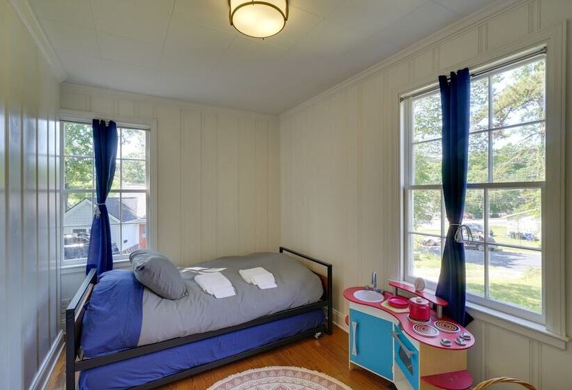 Cozy Durham Home Near Universities!