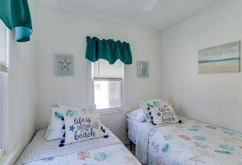 Cozy Indian Rocks Beach Cottage: Steps To Seawall!