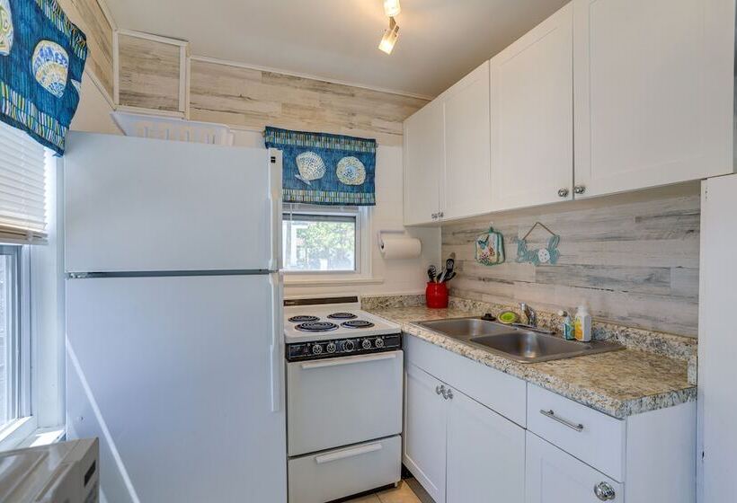 Cozy Indian Rocks Beach Cottage: Steps To Seawall!